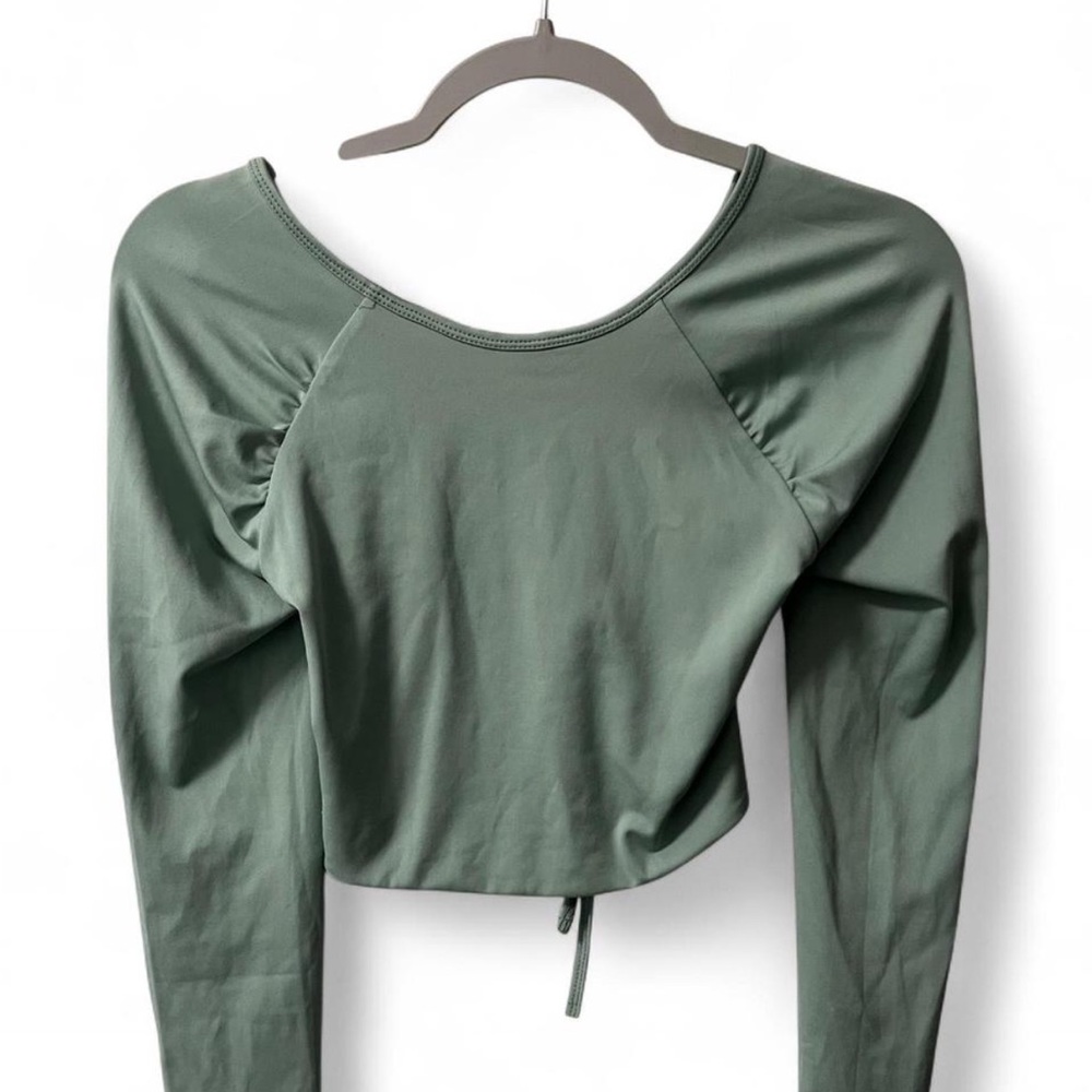 Green Ruched Crop Blouse with Fitted Sleeves